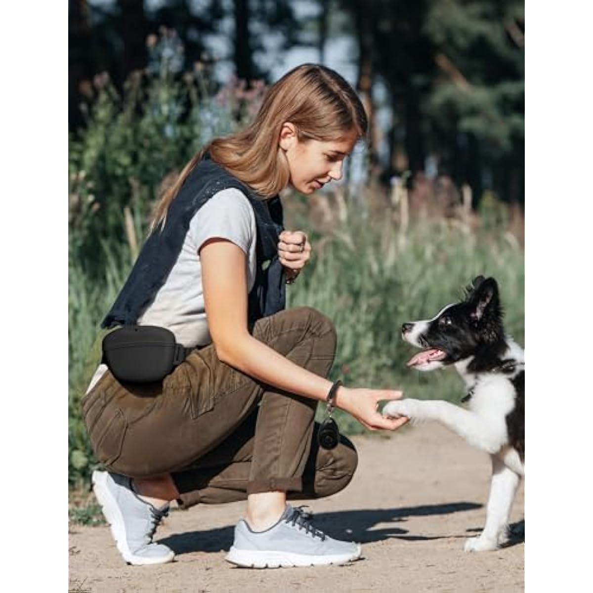 black dog treat pouch with training clicker, 1.67 cup silicone treat bag fanny pack, magnetic closure, waist belt for pet training walking