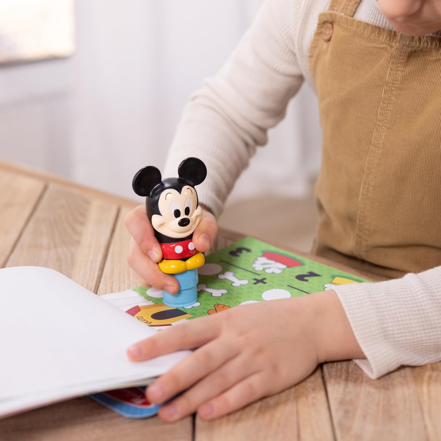 Melissa & Doug Sticker Wow!™ 24-Page Activity Pad and Sticker Stamper, 300 Stickers, Arts and Crafts Fidget Toy Collectible Character – Disney Mickey Mouse - for Kids Ages 3+ - FSC Certified