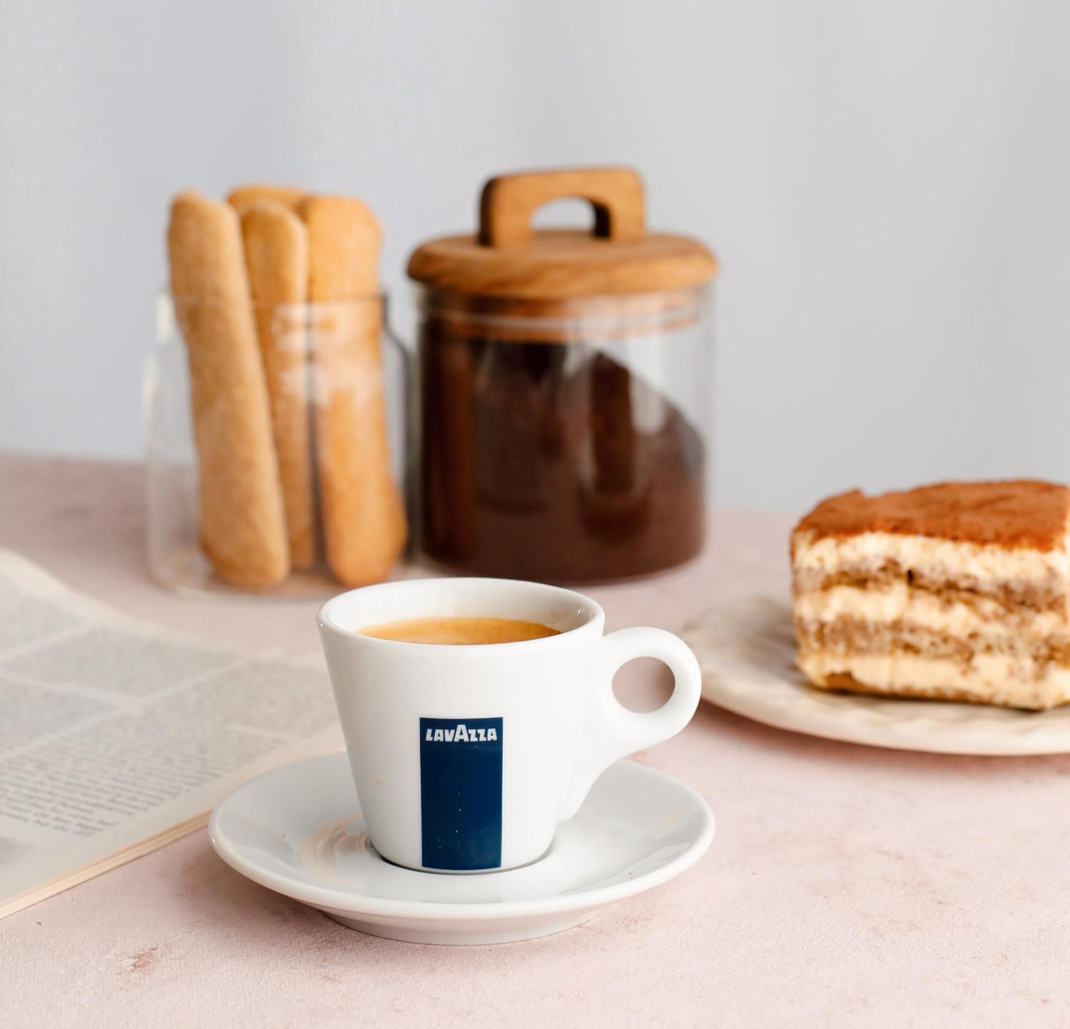 Lavazza Qualità Oro whole bean blend, medium roast, 2.2 pounds, 100% Arabica, Central America & African highland origins, fruity and aromatic