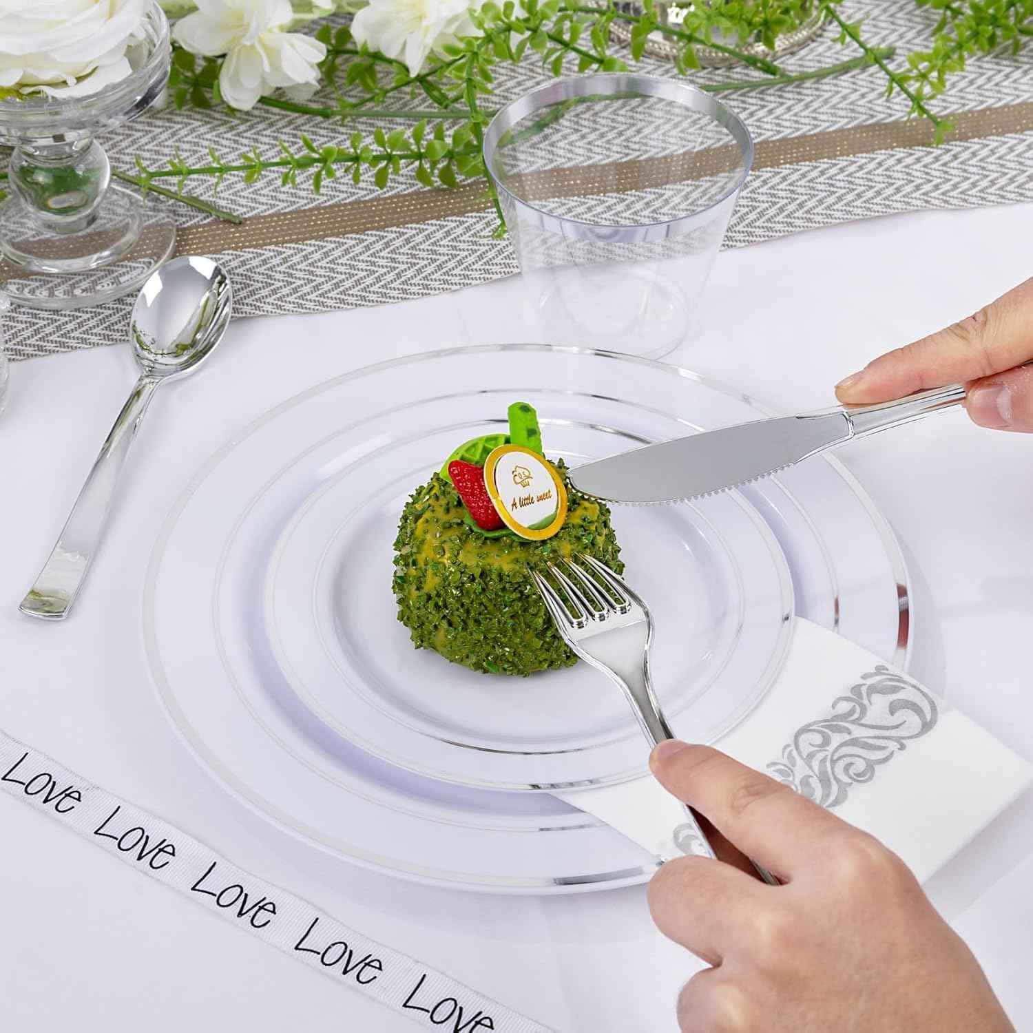WELLIFE 700 Pieces Silver Plastic Dinnerware Set for 100 Guests - Includes Plates, Cups, Napkins, and Disposable Cutlery - Elegant White & Silver Design, Perfect for Parties and Events